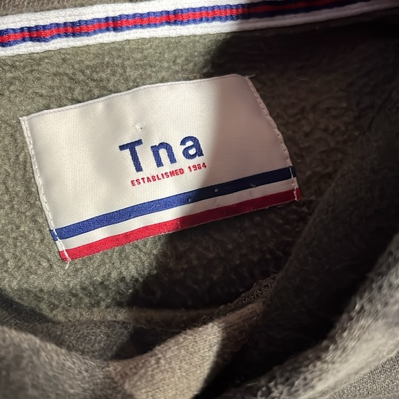 ❤️SOLD❤️TNA Green Camo Hoodie - Picture 4 of 8